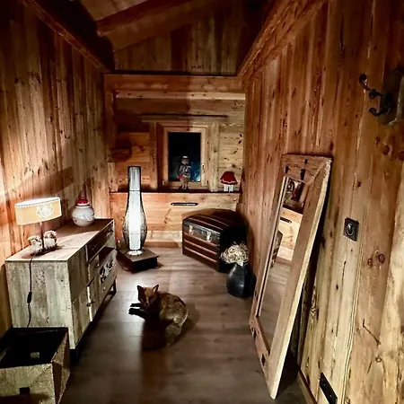 A 木屋 *